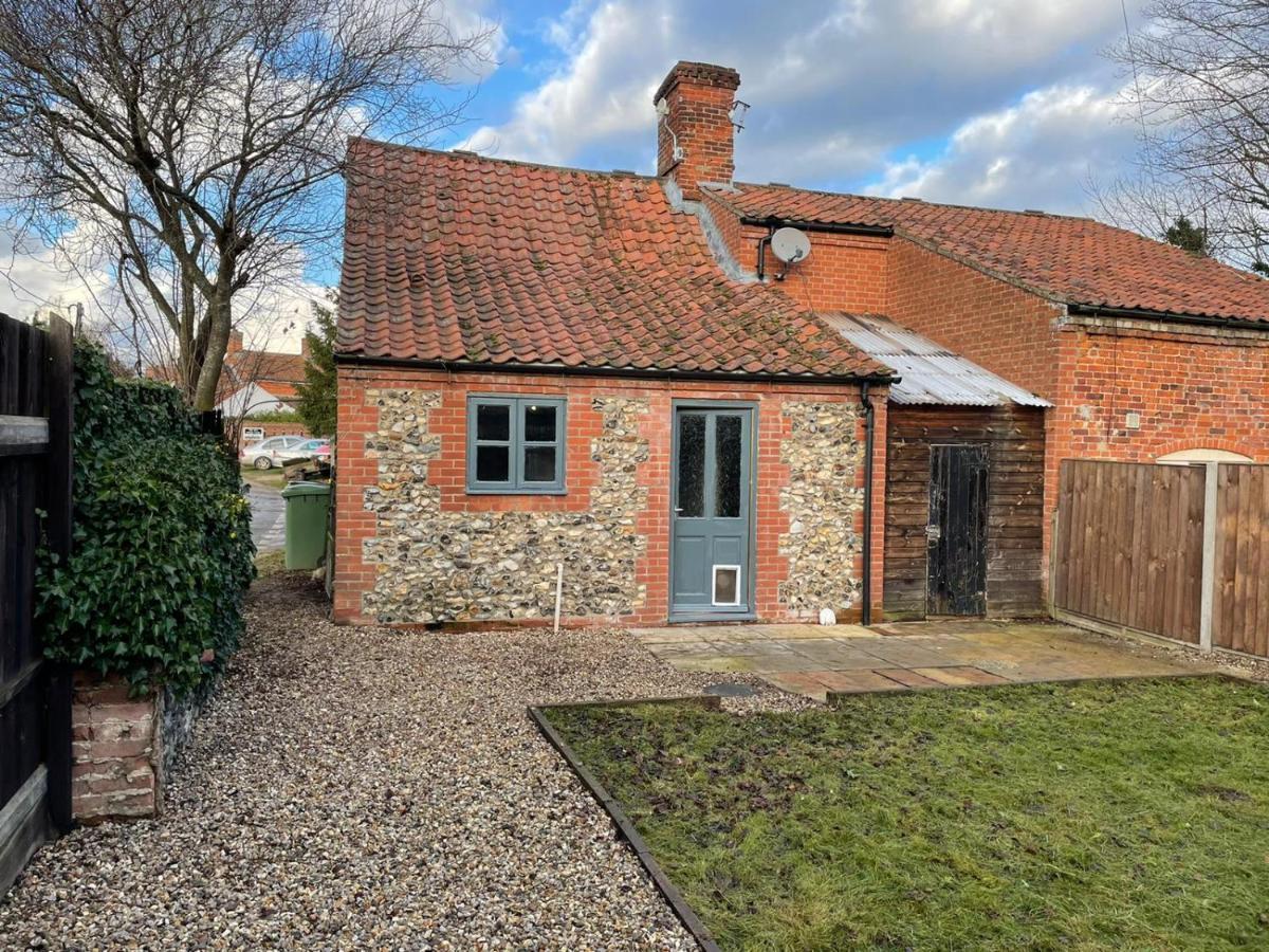 2 Bed Cosy Cottage Swaffham Exterior photo